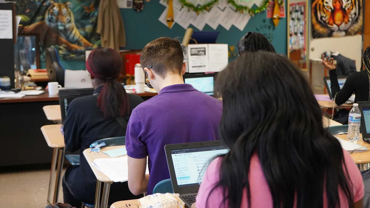 19 अक्टूबर से टीचर देख सकेंगे छात्र ने Gemini से क्या पूछा: Google Classroom का नया Insight फीचर