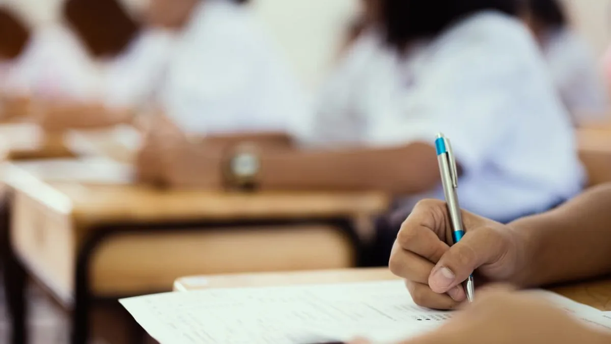 15 मिनट रोज़: UPSC Mains की आंसर राइटिंग AI से ऐसे सुधारें, बिना कोचिंग के